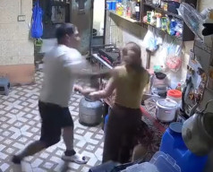 Terekam CCTV, Anggota Polisi Hajar Istrinya hingga Pingsan