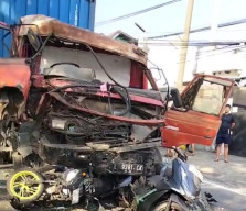 Rem Blong, Truk Kontainer Tabrak Sejumlah Motor di Pandaan Pasuruan