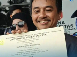 Roy Suryo Tunjukkan Ijazah Doktornya Asli dari UNJ, Bantah Tudingan Gelar Palsu