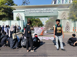 Aksi DEMA UINSA Tuntut Transparansi Pemilihan Rektor dan Evaluasi Plt Rektor