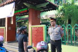 Hari Pertama Masuk Sekolah, Kapolres Gresik AKBP Ramadhan Turun Langsung Pastikan Kelancaran Lalu Lintas