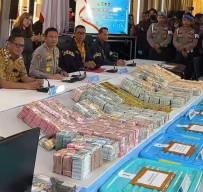 Emas 74 Kg dan USD Barbuk Korupsi Eks Jampidsus, Hasil Uji: Asli