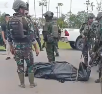 TNI-Polri Evakuasi Dua dari Tiga Korban Tewas yang Dieksekusi OPM Papua