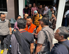 300 Warga Ponorogo Datangi Pengadilan Tipikor Surabaya, Beri Dukungan Penuh Untuk Sugiri Sancoko