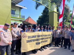 Diduga Ada Pungli PTSL, Ratusan Warga Brengkok Demo