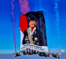 Foto Prabowo Berkibar di Langit, Netizen: Ini HUT RI atau Ultah Presiden?