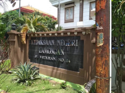 Kejari Siap Serahkan Tersangka dan Barang Bukti Kasus Pengalihan Tanah Negara Desa Sidokelar