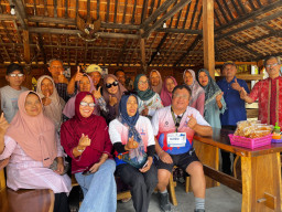 Alumni SDN 1 Sampung Angkatan 1980 Kembali Berkumpul di Goa Lowo Ponorogo setelah 4 Dekade Berpisah