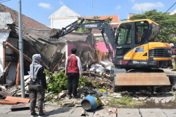 Enam Bangunan Ditertibkan, Aset Pemkot Surabaya di Margorejo Disiapkan untuk Fasilitas Warg
