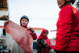 DHC BPK 45 Kota Madiun Ganti Bendera Kusam dan Robek Saat Gowes