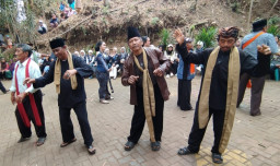 Kades Junrejo Turun Menari Tayub, Tradisi Leluhur Tetap Hidup