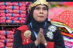 Bukan Pengupas Bawang, Ternyata Susanah Penjahit Kain Majun dan Pencuci Ompreng di Dapur MBG