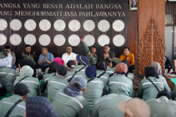 Sarapan Bersama Petugas Kebersihan, Wali Kota Batu Tegaskan Komitmen Perhatikan Pekerja Lapangan