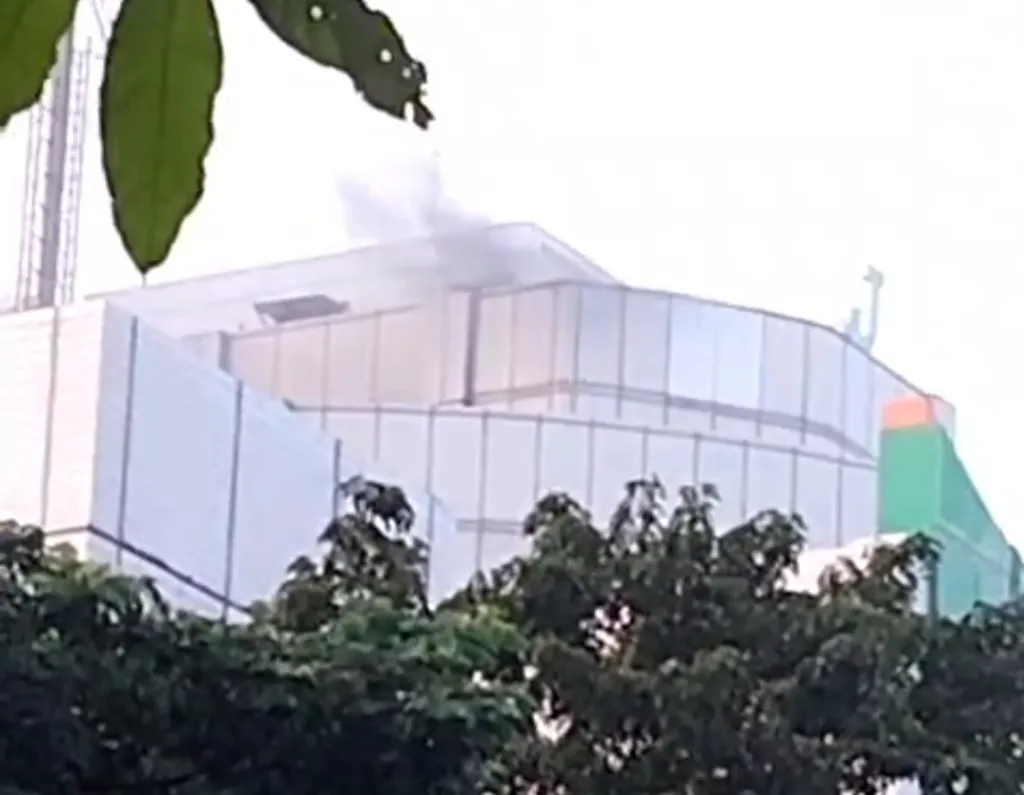 Lantai 5 Gedung Pusat Pelayanan Jantung Terpadu RSUD dr.Soetomo Terbakar, 1 Pasien Meninggal Kena Asap