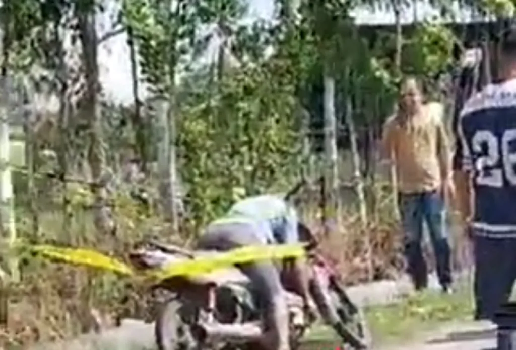 Seorang Pria Ditemukan Tak Bernyawa di Atas Motor