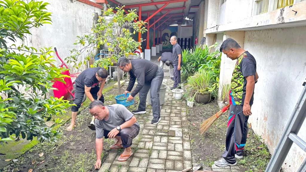 Pemkot Surabaya Ajak Sekolah Maksimalkan Libur Panjang untuk Kerja Bakti Gerakan Indonesia ASRI