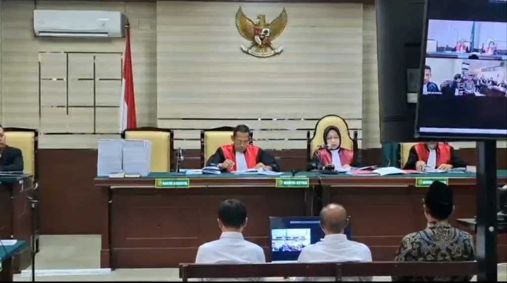 Maidi, Thariq Megah dan Arum Rochim Jalani Sidang Perdana Perkara Korupsi CSR dan Gratifikasi di Kota Madiun