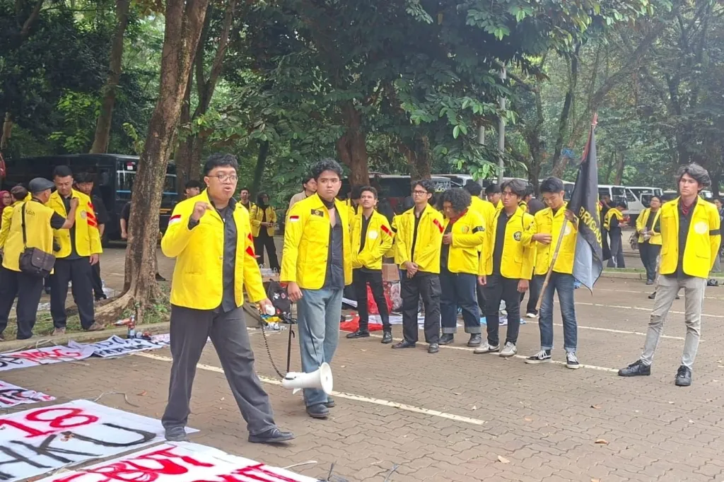 Ribuan Mahasiswa Kepung Bundaran HI, BEM UI Kritik Kondisi Ekonomi Saat Ini