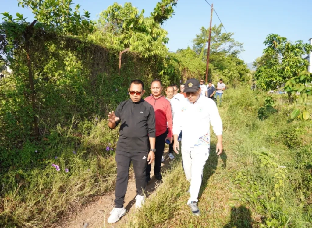 Wali Kota Batu Tinjau Jalur Usaha Tani, Ajak Warga Jaga Kebersihan demi Dukung Wisata