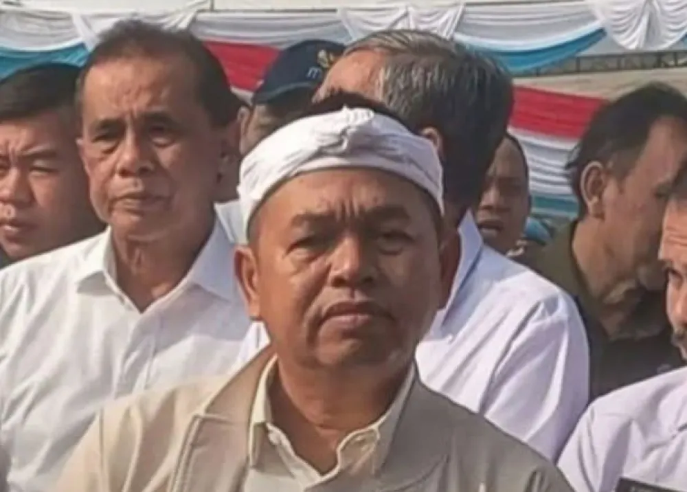 Sebut Indonesia Makin Aneh, Pegiat Medsos Sentil Dedi Mulyadi yang Terbang ke NTT: Cosplay Jadi Presiden!