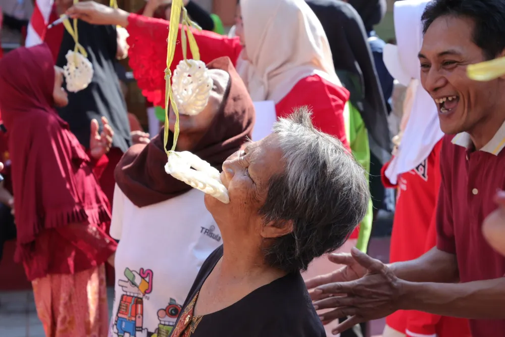 Bahagiakan Lansia, Pemkot Surabaya Gelar Lomba HUT Ke-81 RI Berhadiah Menu Favorit