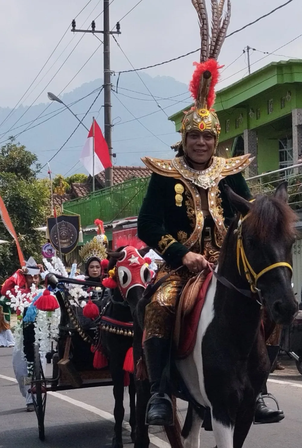 Khamim Tohari Tampil Sebagai Patih Majapahit, di Satu Abad Desa Tulungrejo Hipnotis Ribuan Penonton