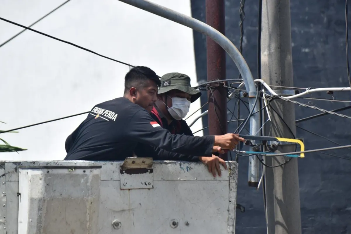  Hotline Lapor Cak Eri tidak hanya menjadi sarana bagi warga untuk menyampaikan keluhan, tetapi juga bahan evaluasi bagi pemkot dalam meningkatkan kualitas pelayanan publik. 