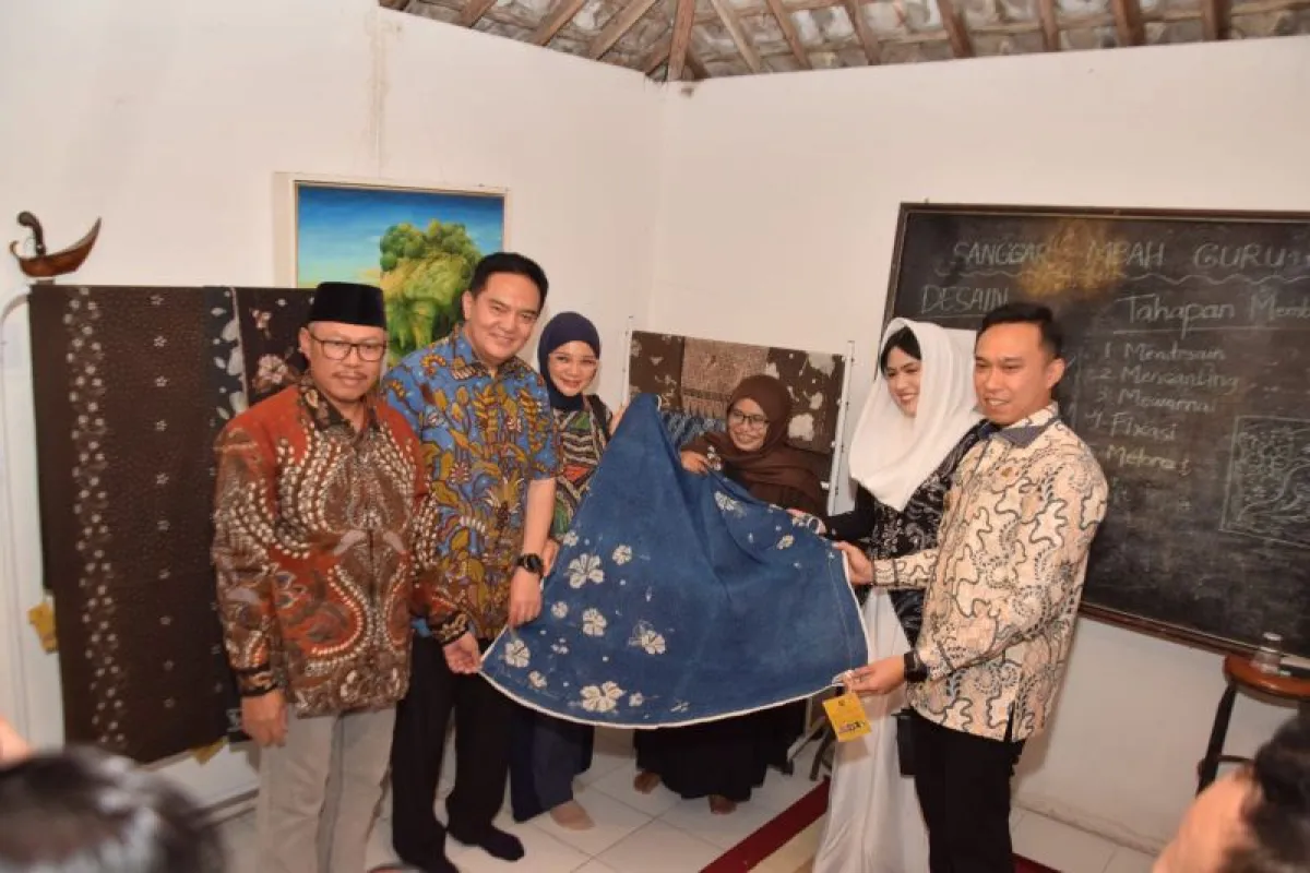 Tembus Tiga Besar DPD RI Awards 2026, Sanggar Mbah Guru Lamongan Buktikan Batik Desa Mampu Menginspirasi Indonesia