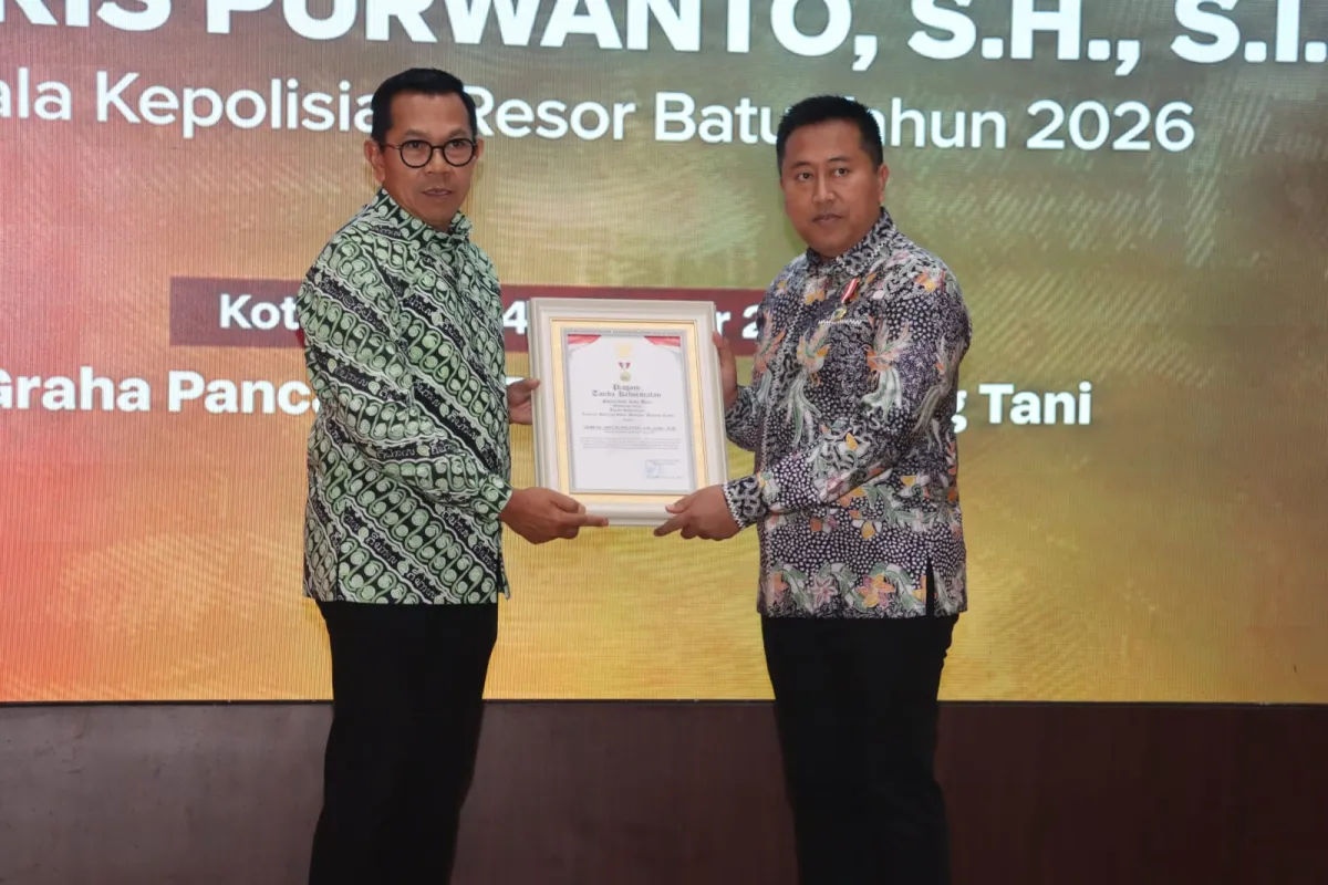 AKBP Aris Purwanto Pamit, Pemkot Batu Anugerahkan Lencana Hakaryo Guno Mamayu Bawono