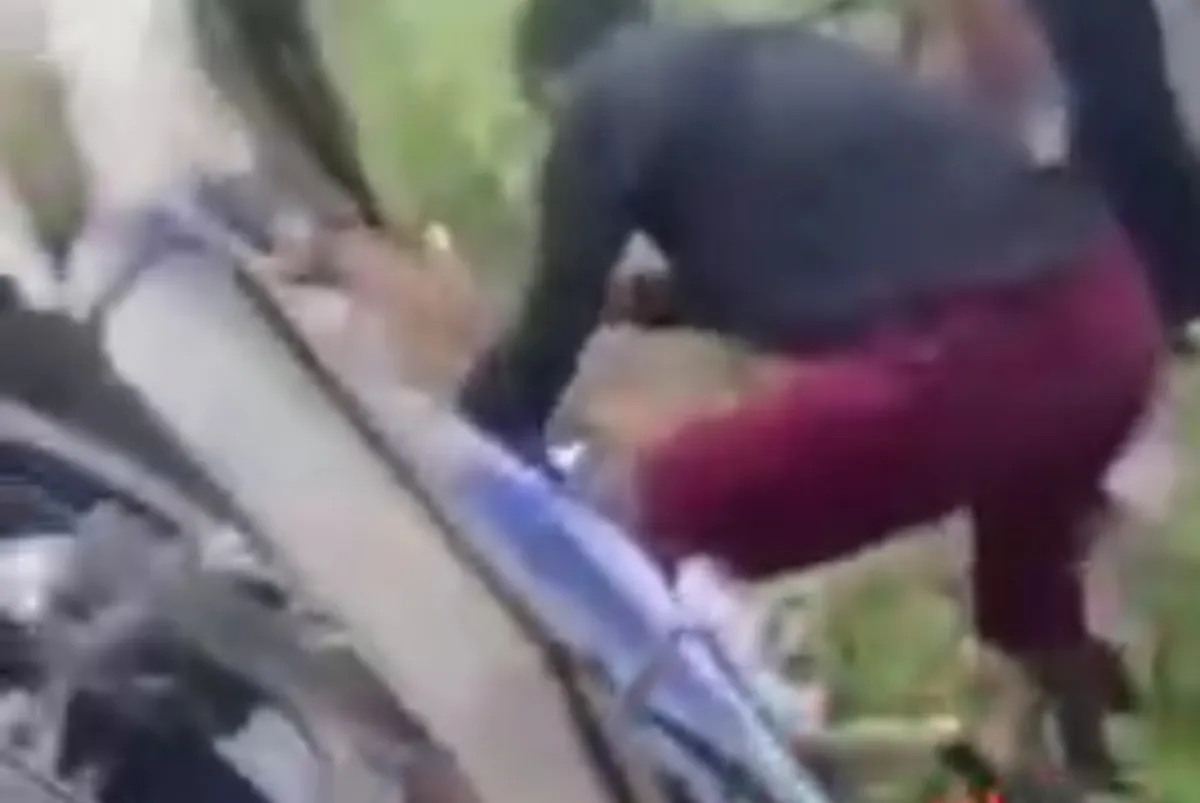 Gamis Tersangkut Rantai Motor, Ibu dan Anak Perempuan Kecelakaan Saat Hendak Kondangan