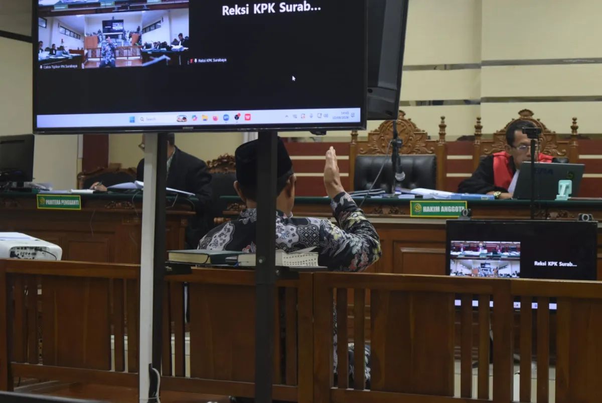 Uang yang Disetorkan ke Maidi Ditaruh Dalam Bungkus Kopi Cap Gajah