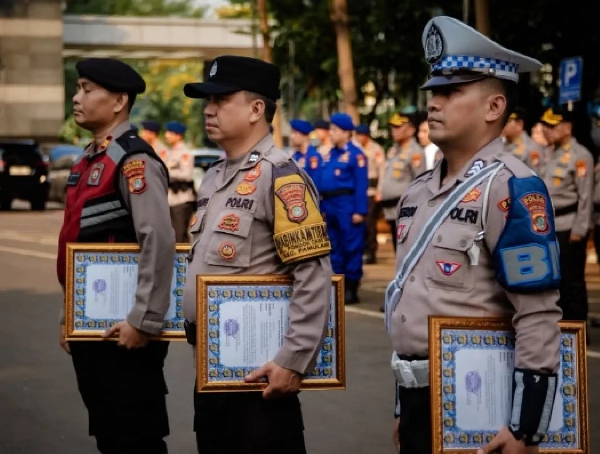 3 Personel yang Tolong Warga Diganjar Penghargaan