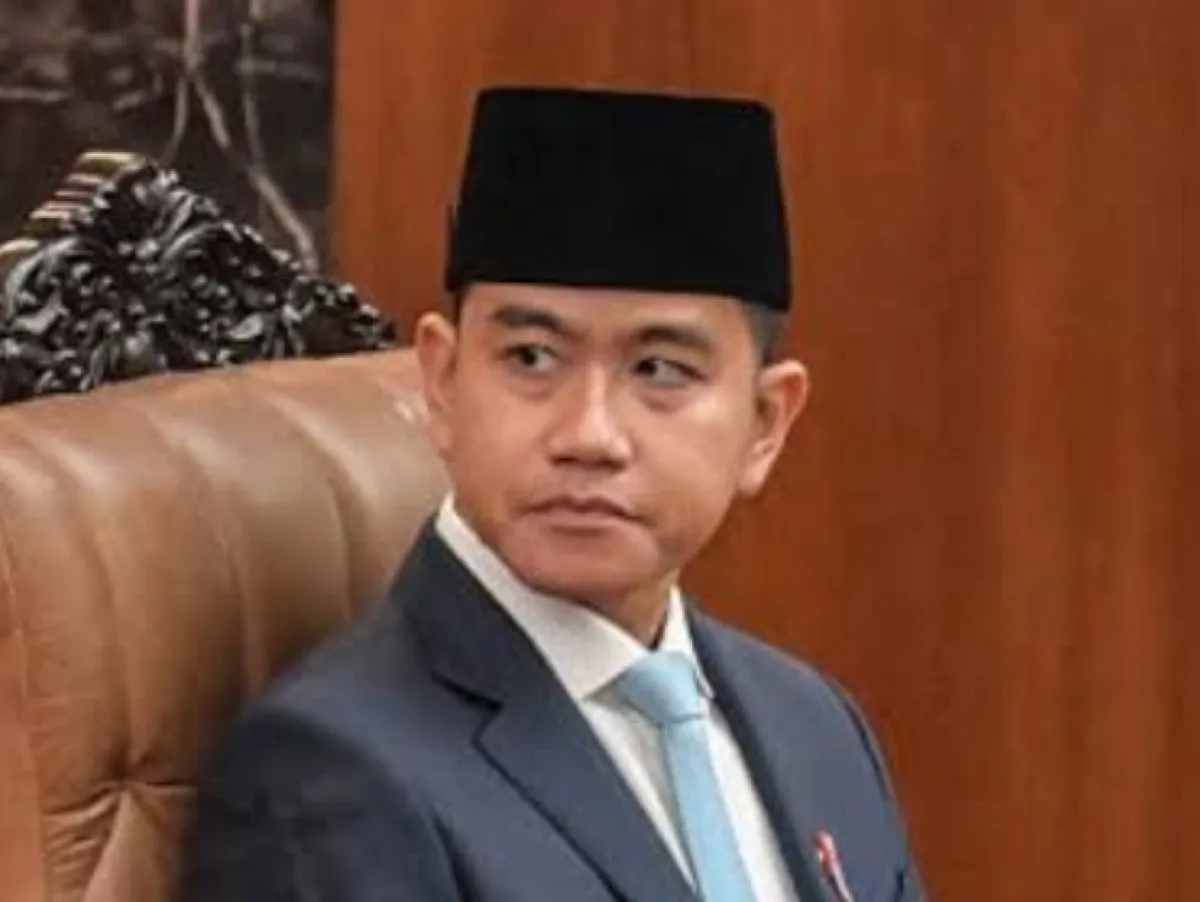 Ternyata Bukan Ijazah, Gibran Cuma Setor 'Surat Kehadiran' dan Transkip Nilai untuk Syarat Cawapres!